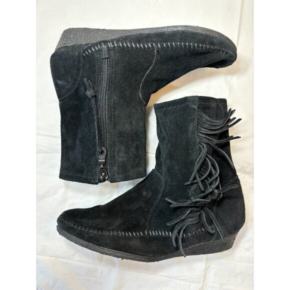 Minnetonka Women's Side Fringe Wedge Western Boot - Picture 10 of 16